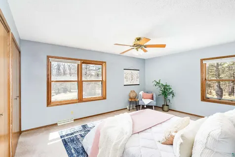 5573 N Shore Drive Duluth MN 55804