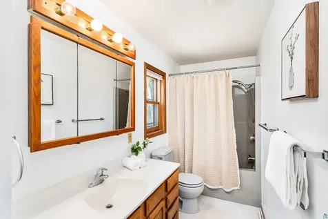 5573 N Shore Drive Duluth MN 55804