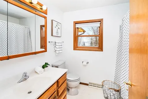 5573 N Shore Drive Duluth MN 55804