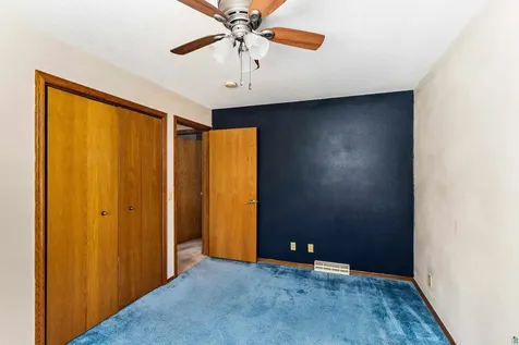 5573 N Shore Drive Duluth MN 55804