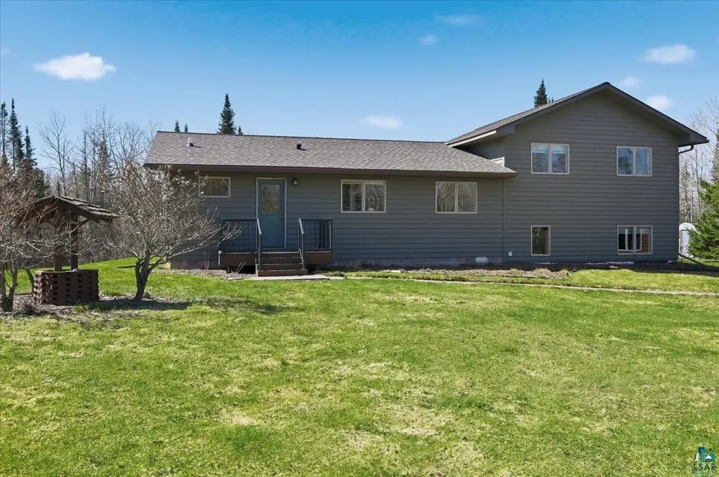 2538 E Garrison Road Superior WI 54836