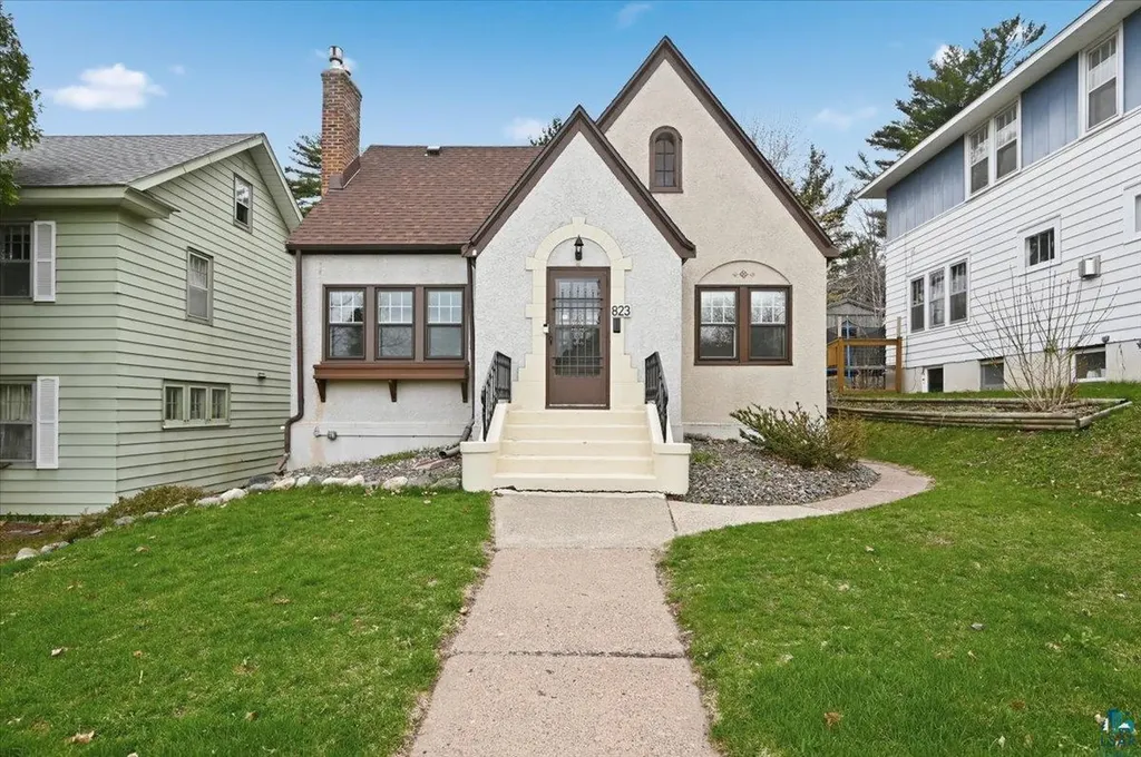 823 Grandview Avenue Duluth MN 55812