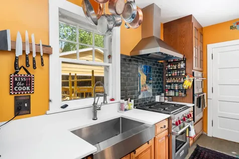 2415 E 2nd Street Duluth MN 55812