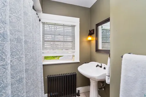 2415 E 2nd Street Duluth MN 55812