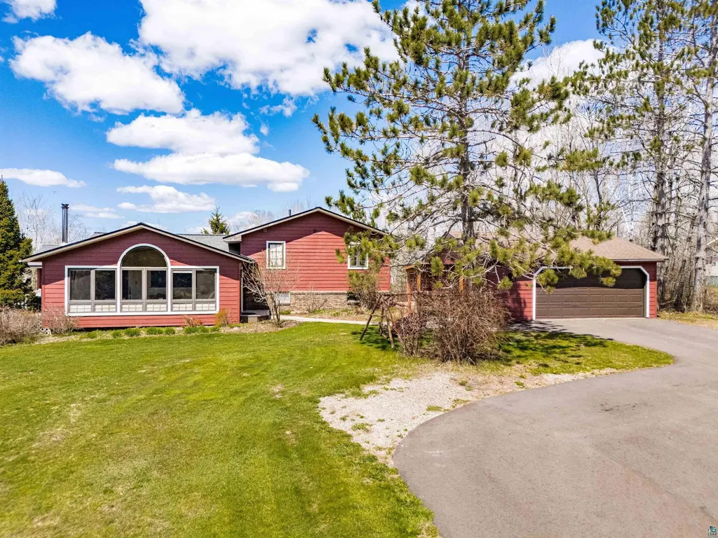 3325 Strand Road Duluth MN 55804