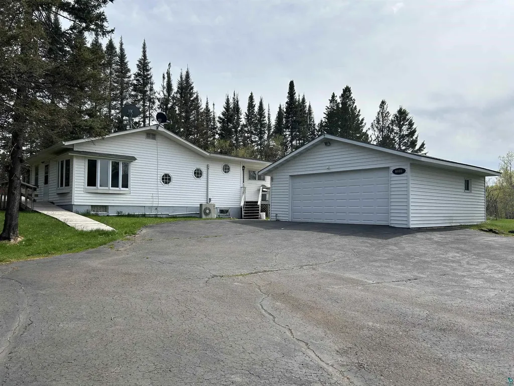 6085 Highway 1 Silver Bay MN 55614
