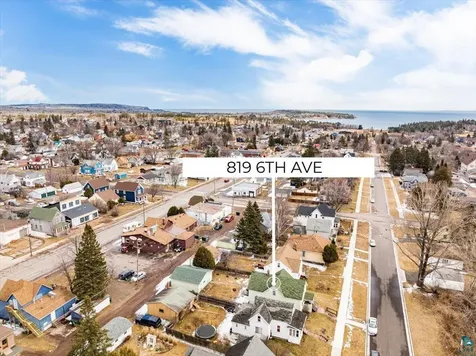 819 6th Avenue Two Harbors MN 55616