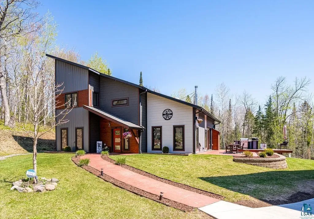 5196 Eagle Lake Road Duluth MN 55803