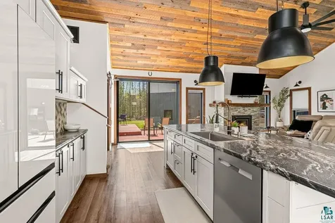 5196 Eagle Lake Road Duluth MN 55803