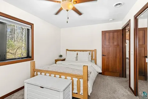 5196 Eagle Lake Road Duluth MN 55803