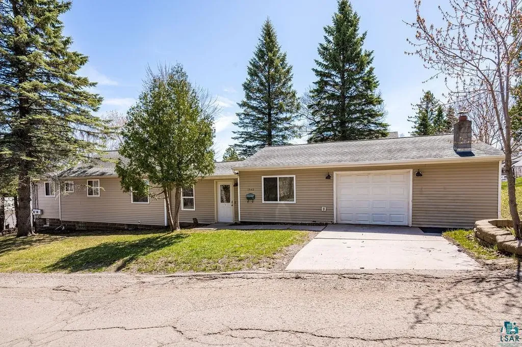 1540 N 7th Avenue E Duluth MN 55805