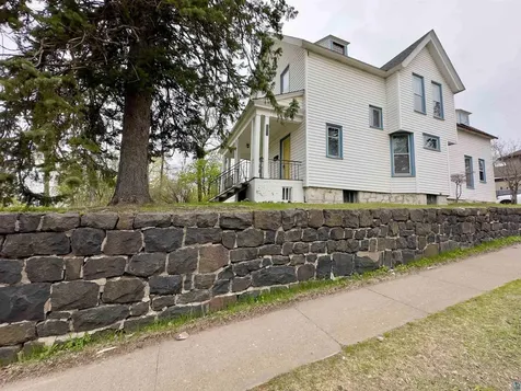27 S 21st Avenue E Duluth MN 55812-2103