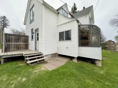 27 S 21st Avenue E Duluth MN 55812-2103
