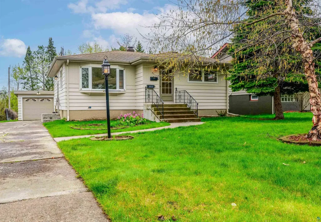 5014 Avondale Street Duluth MN 55804