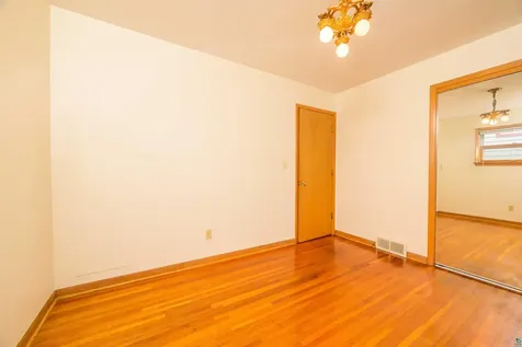 5014 Avondale Street Duluth MN 55804
