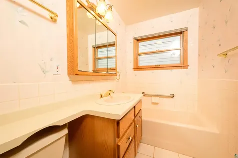 5014 Avondale Street Duluth MN 55804