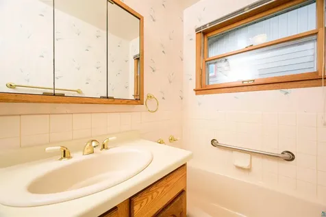 5014 Avondale Street Duluth MN 55804