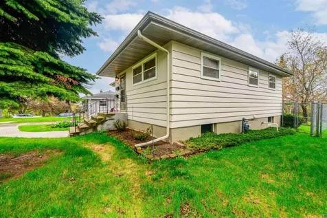 5014 Avondale Street Duluth MN 55804