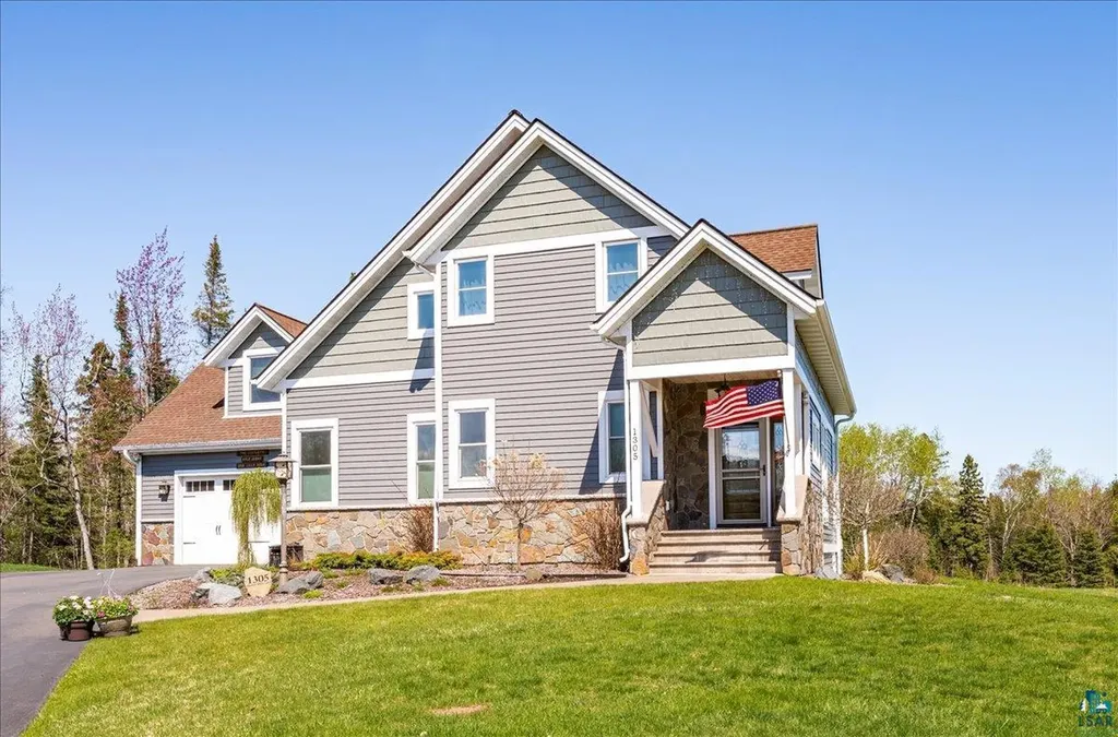 1305 Harbor Hills Drive Two Harbors MN 55616