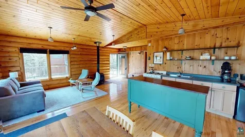 109 Tom Overlook Trail Hovland MN 55606