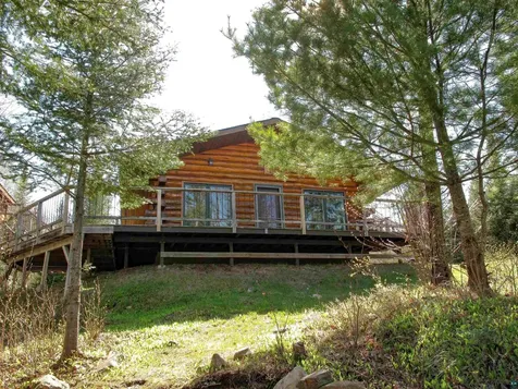 109 Tom Overlook Trail Hovland MN 55606