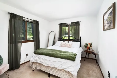 2144 Harvard Avenue Duluth MN 55803