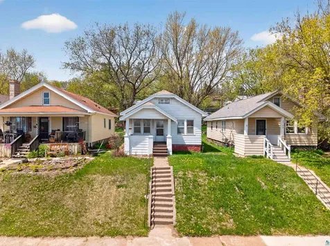 2711 W 9th Street Duluth MN 55806