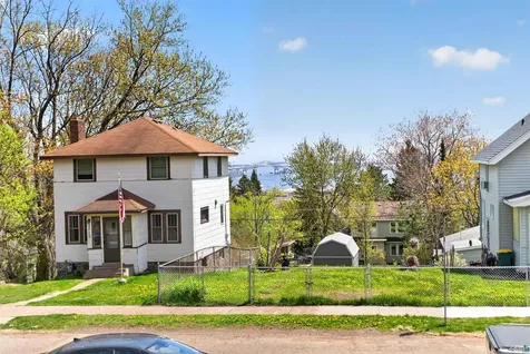 2711 W 9th Street Duluth MN 55806