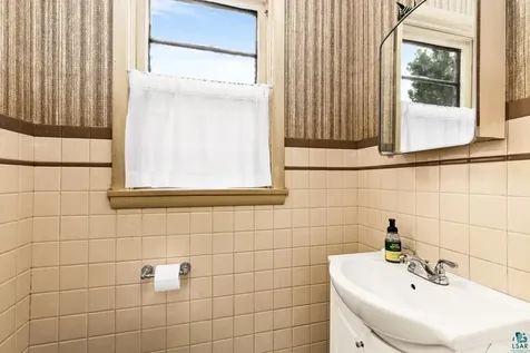 4431 Robinson Street Duluth MN 55804