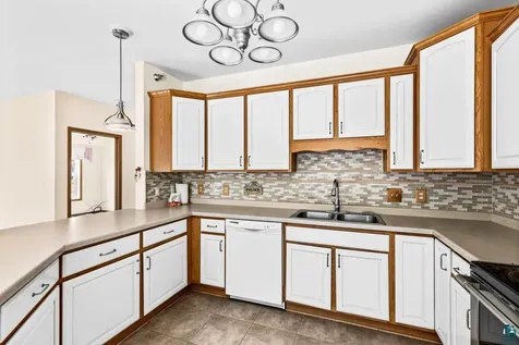 4042 Haines Road Duluth MN 55811