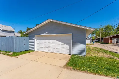 2 E Conan Street Ely MN 55731
