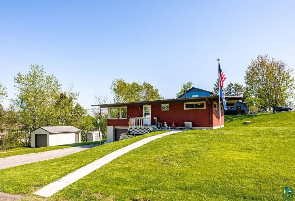1724 Fern Avenue Duluth MN 55811