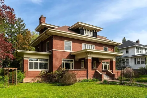 2221 E 4th Street Duluth MN 55812