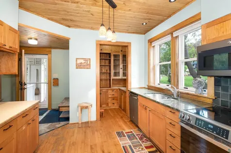 2221 E 4th Street Duluth MN 55812