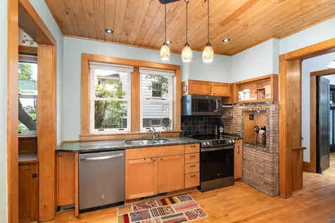 2221 E 4th Street Duluth MN 55812