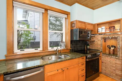 2221 E 4th Street Duluth MN 55812