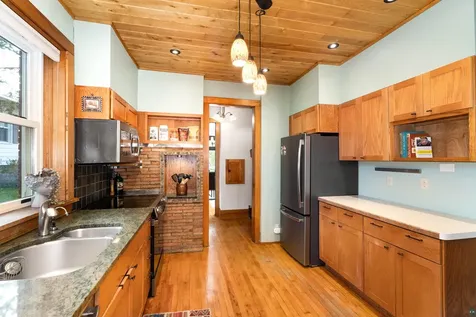 2221 E 4th Street Duluth MN 55812