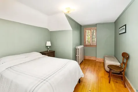 2221 E 4th Street Duluth MN 55812