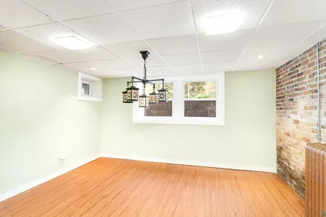 2221 E 4th Street Duluth MN 55812