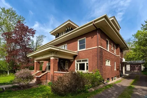 2221 E 4th Street Duluth MN 55812