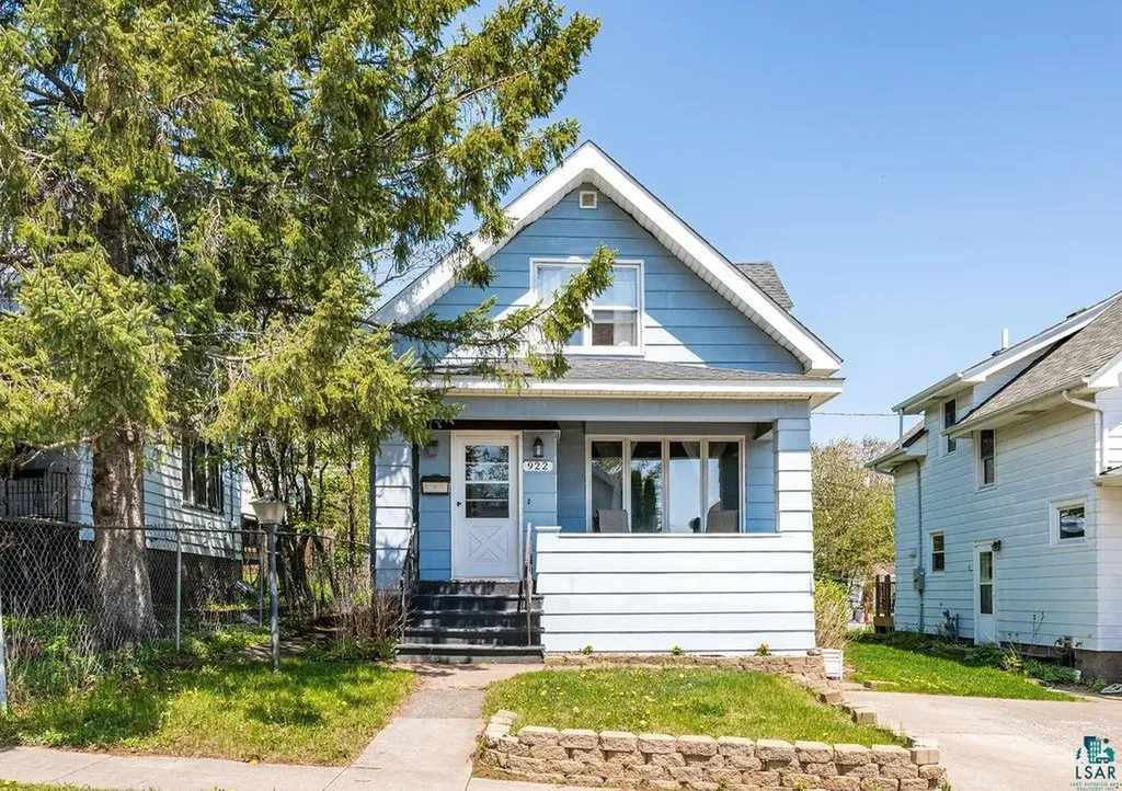 922 N 12th Avenue E Duluth MN 55805