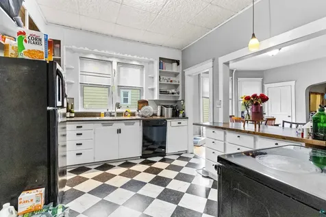 1122 E 5th Street Duluth MN 55805