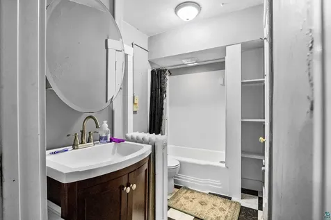 1122 E 5th Street Duluth MN 55805