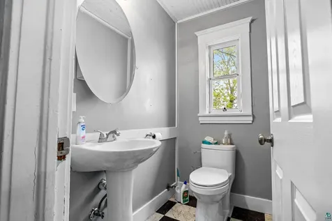 1122 E 5th Street Duluth MN 55805