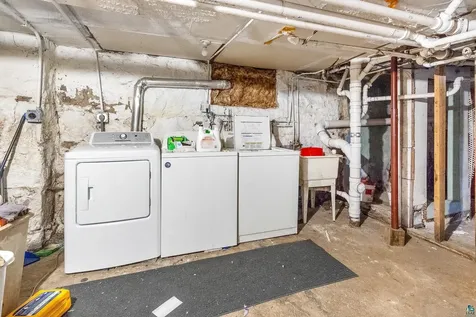 1122 E 5th Street Duluth MN 55805