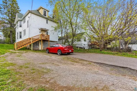 1122 E 5th Street Duluth MN 55805