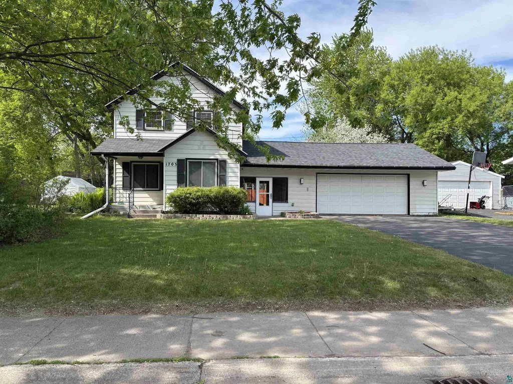 1705 Doddridge Avenue Cloquet MN 55720