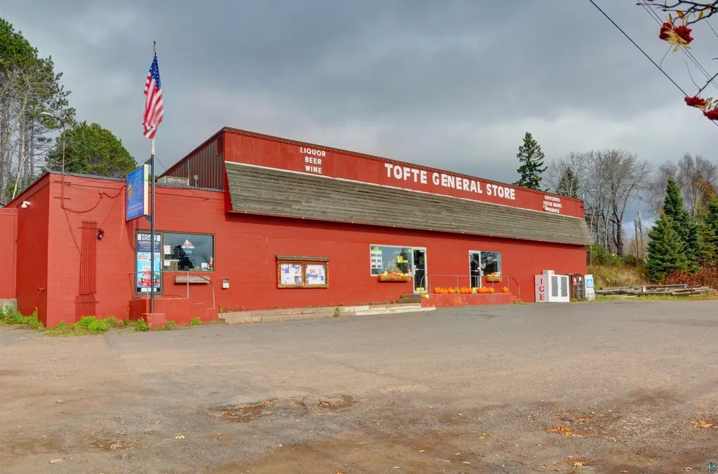 7125 Hwy 61 W Tofte MN 55615