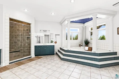 2906 W 15th Street Duluth MN 55806