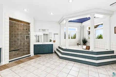 2906 W 15th Street Duluth MN 55806